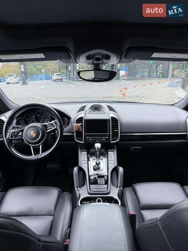 Внедорожник / Кроссовер Porsche Cayenne 2015 в Киеве