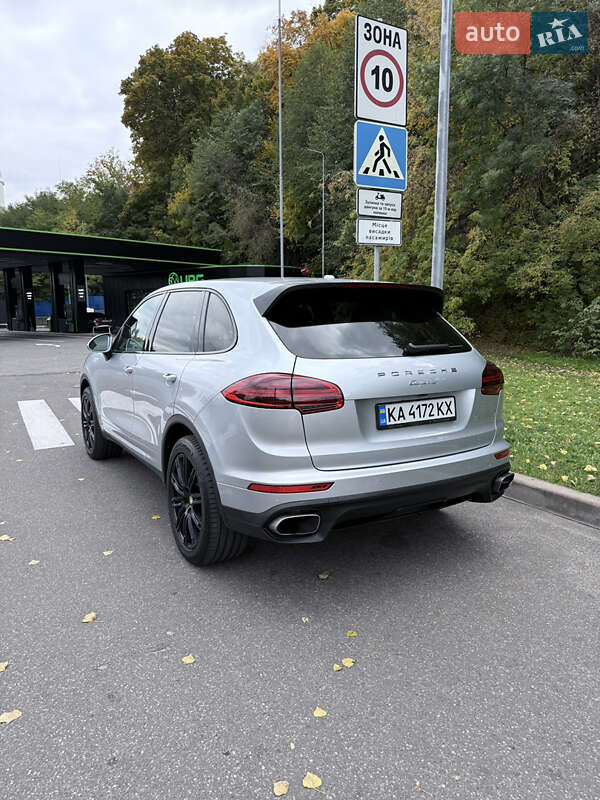 Внедорожник / Кроссовер Porsche Cayenne 2015 в Киеве