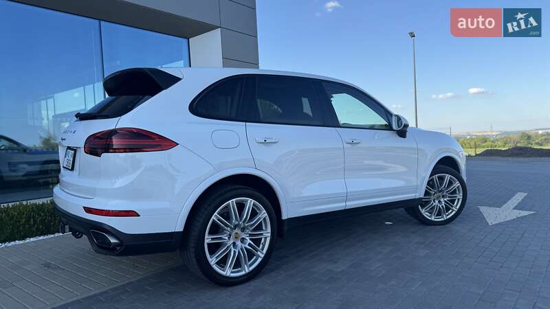 Позашляховик / Кросовер Porsche Cayenne 2016 в Дніпрі