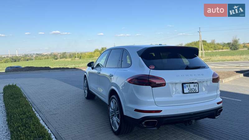 Позашляховик / Кросовер Porsche Cayenne 2016 в Дніпрі