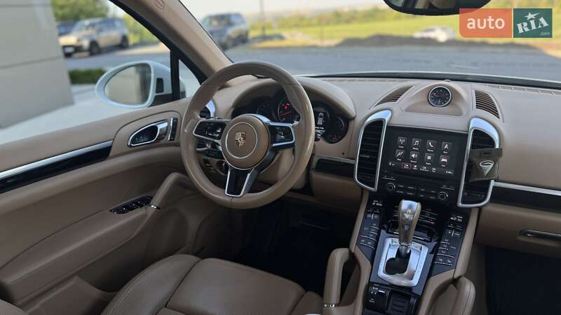 Позашляховик / Кросовер Porsche Cayenne 2016 в Дніпрі