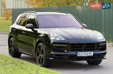 Внедорожник / Кроссовер Porsche Cayenne 2018 в 