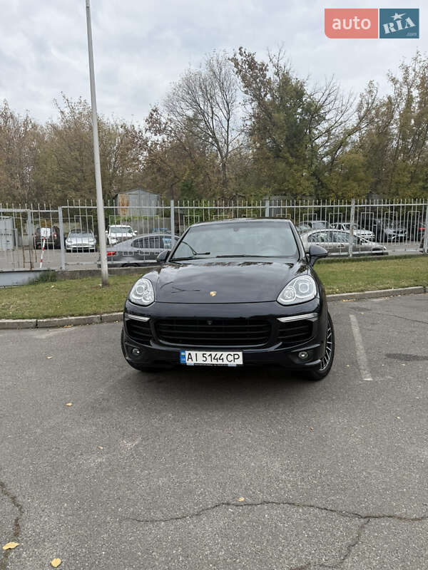 Внедорожник / Кроссовер Porsche Cayenne 2016 в Киеве