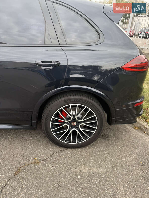 Внедорожник / Кроссовер Porsche Cayenne 2016 в Киеве