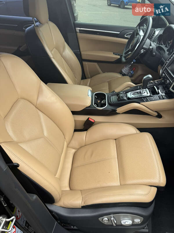 Внедорожник / Кроссовер Porsche Cayenne 2016 в Киеве