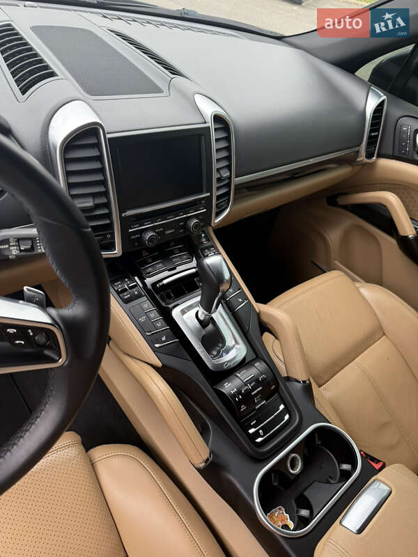Внедорожник / Кроссовер Porsche Cayenne 2016 в Киеве