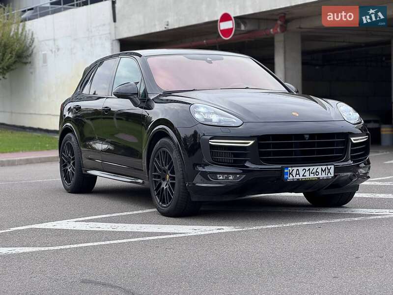 Внедорожник / Кроссовер Porsche Cayenne 2017 в Киеве