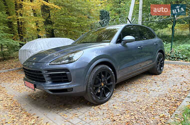Внедорожник / Кроссовер Porsche Cayenne 2018 в 