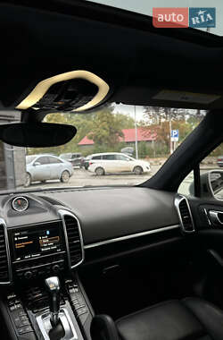 Позашляховик / Кросовер Porsche Cayenne 2012 в  фото 16 Позашляховик / Кросовер Porsche Cayenne 2012 в