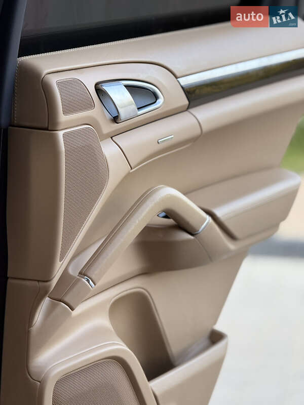 Внедорожник / Кроссовер Porsche Cayenne 2012 в Самборе