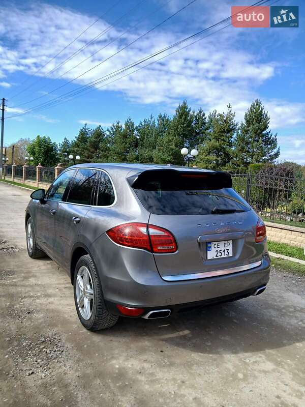 Позашляховик / Кросовер Porsche Cayenne 2011 в Чернівцях