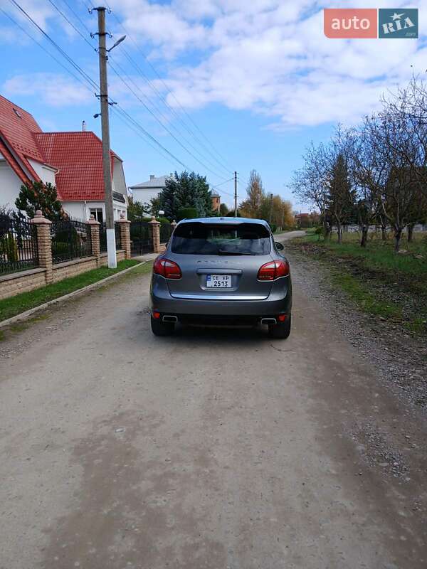 Позашляховик / Кросовер Porsche Cayenne 2011 в Чернівцях