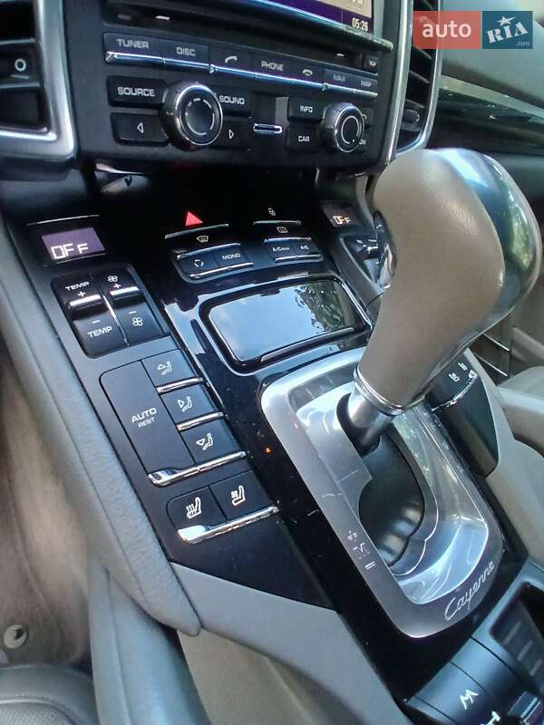 Позашляховик / Кросовер Porsche Cayenne 2011 в Чернівцях