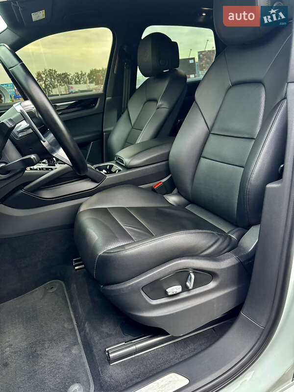 Внедорожник / Кроссовер Porsche Cayenne 2018 в Киеве фото 45 Внедорожник / Кроссовер Porsche Cayenne 2018 в Киеве