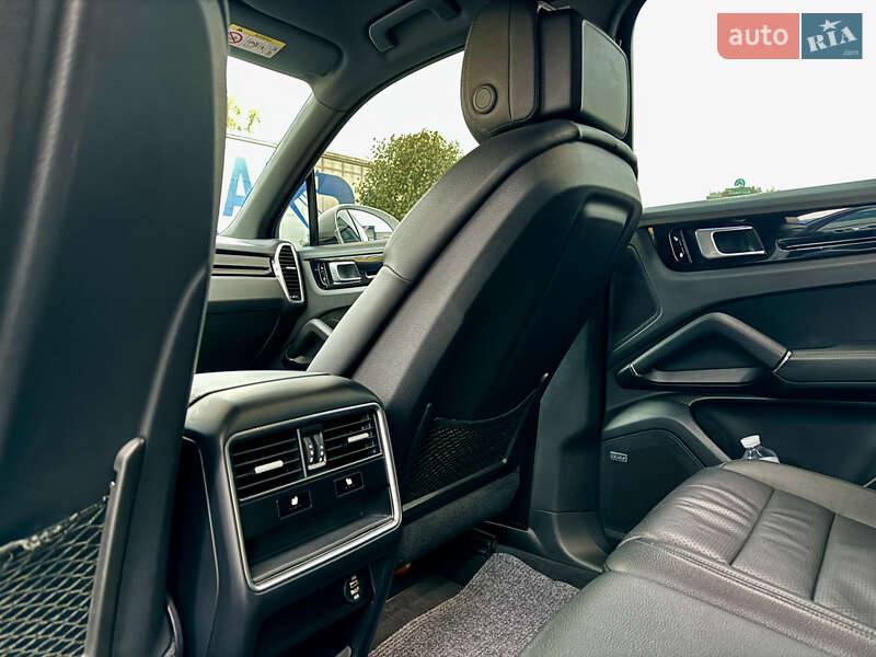 Внедорожник / Кроссовер Porsche Cayenne 2018 в Киеве фото 47 Внедорожник / Кроссовер Porsche Cayenne 2018 в Киеве