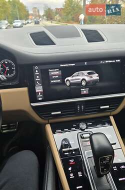 Внедорожник / Кроссовер Porsche Cayenne 2018 в 