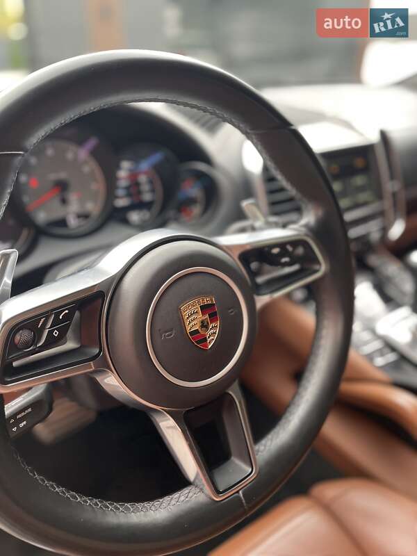 Внедорожник / Кроссовер Porsche Cayenne 2016 в Черкассах