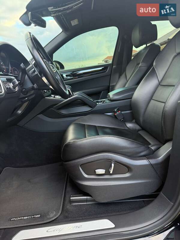 Внедорожник / Кроссовер Porsche Cayenne 2017 в Одессе