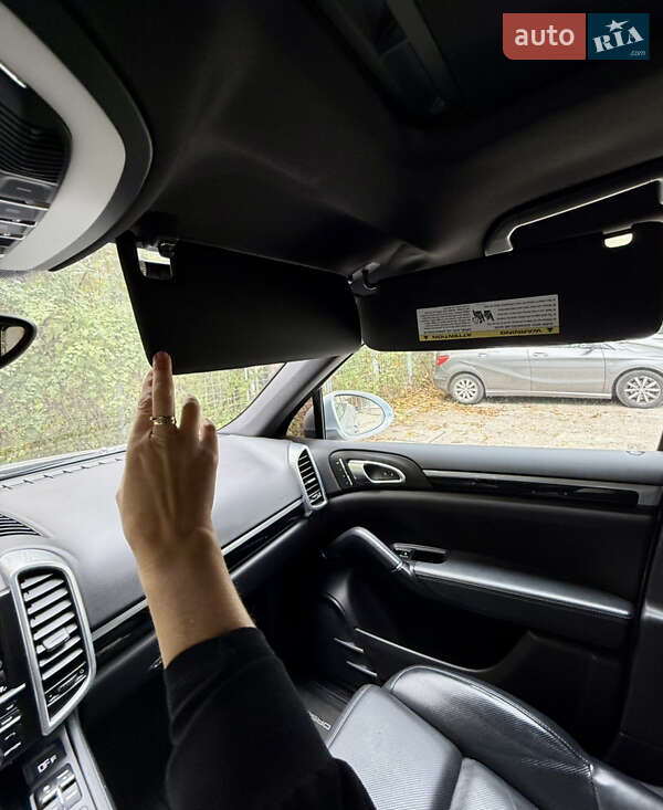 Внедорожник / Кроссовер Porsche Cayenne 2015 в Киеве