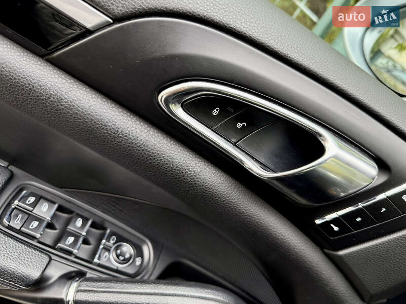 Внедорожник / Кроссовер Porsche Cayenne 2015 в Киеве