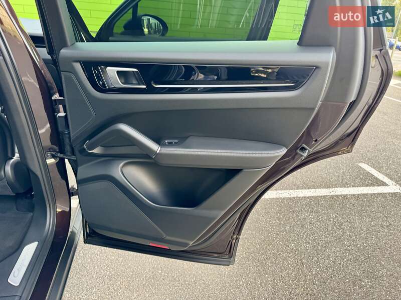 Внедорожник / Кроссовер Porsche Cayenne 2018 в Киеве фото 46 Внедорожник / Кроссовер Porsche Cayenne 2018 в Киеве