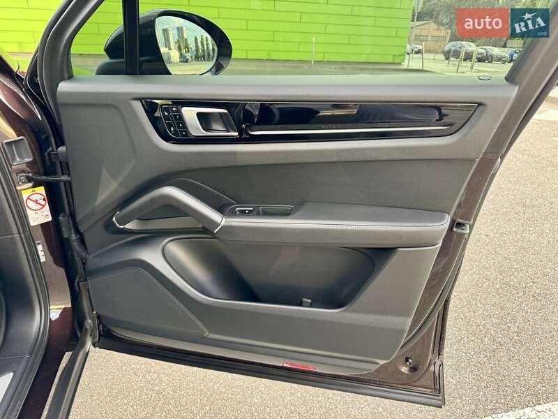 Внедорожник / Кроссовер Porsche Cayenne 2018 в Киеве фото 52 Внедорожник / Кроссовер Porsche Cayenne 2018 в Киеве