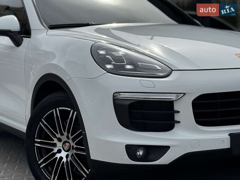 Внедорожник / Кроссовер Porsche Cayenne 2016 в Киеве