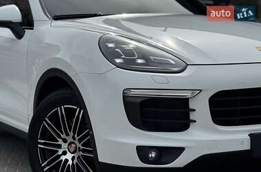 Внедорожник / Кроссовер Porsche Cayenne 2016 в 