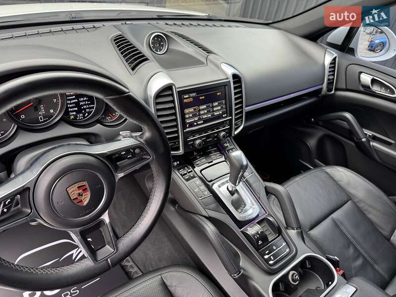 Внедорожник / Кроссовер Porsche Cayenne 2016 в Киеве