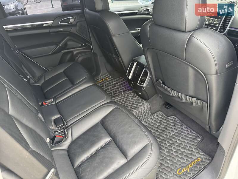 Внедорожник / Кроссовер Porsche Cayenne 2016 в Киеве