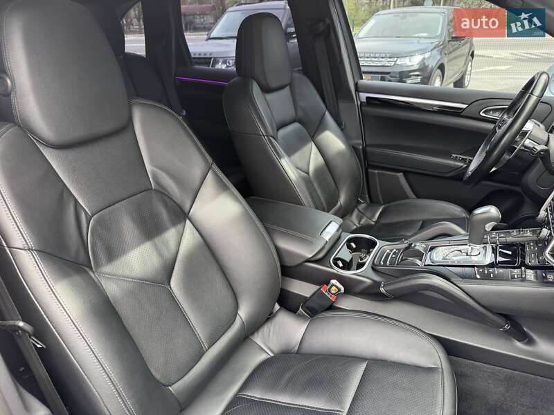 Внедорожник / Кроссовер Porsche Cayenne 2016 в Киеве