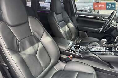 Внедорожник / Кроссовер Porsche Cayenne 2016 в 