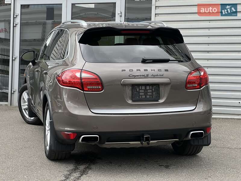 Внедорожник / Кроссовер Porsche Cayenne 2012 в Киеве