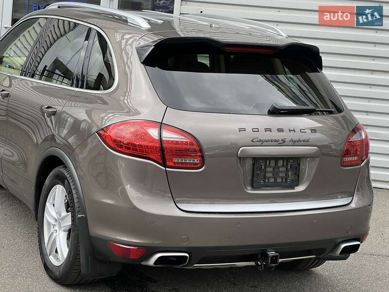 Внедорожник / Кроссовер Porsche Cayenne 2012 в Киеве