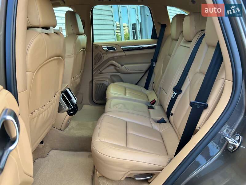 Внедорожник / Кроссовер Porsche Cayenne 2012 в Киеве