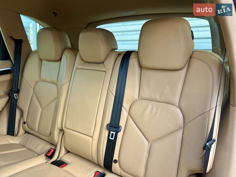 Внедорожник / Кроссовер Porsche Cayenne 2012 в Киеве