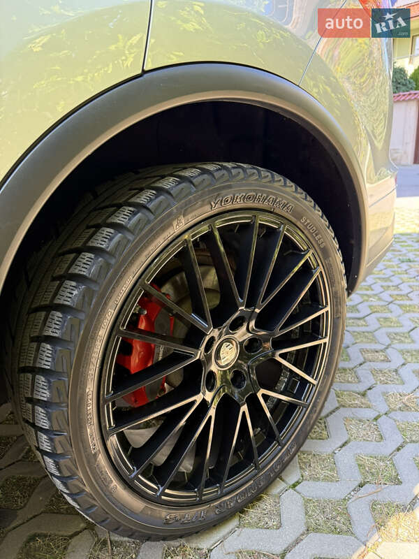 Внедорожник / Кроссовер Porsche Cayenne 2015 в Киеве