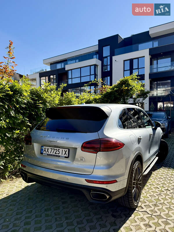Внедорожник / Кроссовер Porsche Cayenne 2015 в Киеве