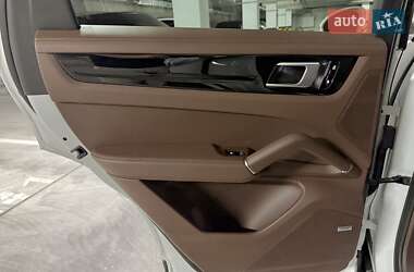 Позашляховик / Кросовер Porsche Cayenne 2019 в  фото 29 Позашляховик / Кросовер Porsche Cayenne 2019 в
