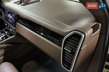 Позашляховик / Кросовер Porsche Cayenne 2019 в  фото 39 Позашляховик / Кросовер Porsche Cayenne 2019 в