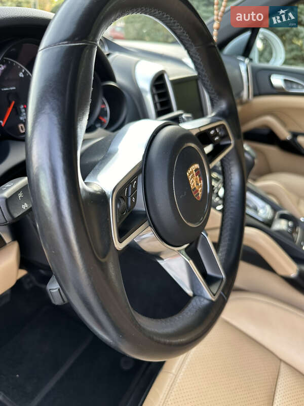 Внедорожник / Кроссовер Porsche Cayenne 2015 в Днепре фото 17 Внедорожник / Кроссовер Porsche Cayenne 2015 в Днепре