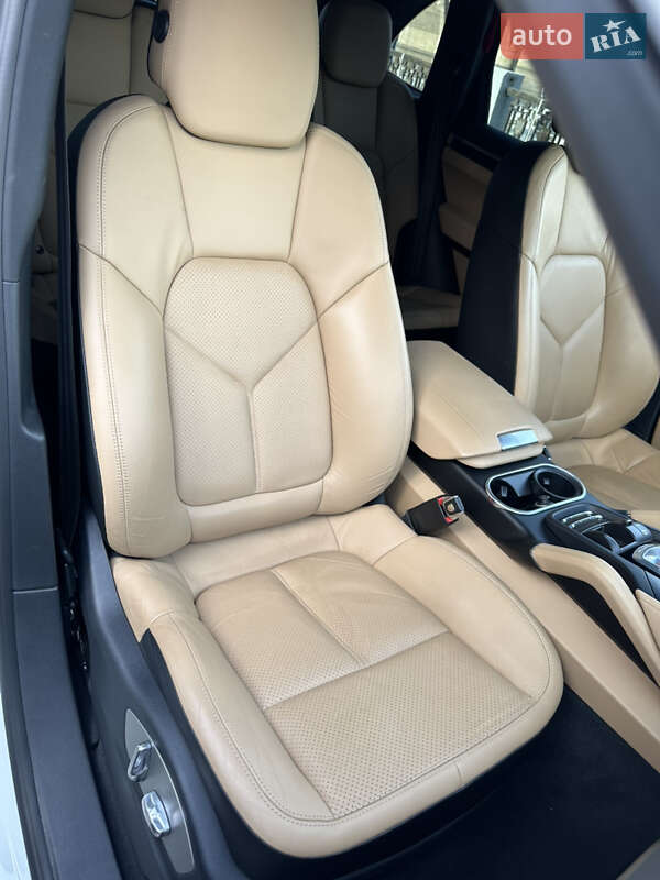 Внедорожник / Кроссовер Porsche Cayenne 2015 в Днепре фото 25 Внедорожник / Кроссовер Porsche Cayenne 2015 в Днепре