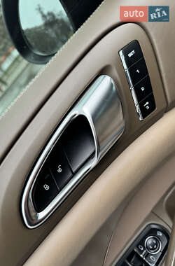 Внедорожник / Кроссовер Porsche Cayenne 2012 в 