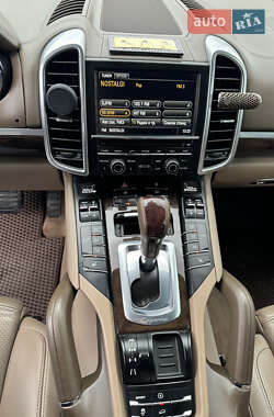 Внедорожник / Кроссовер Porsche Cayenne 2012 в 