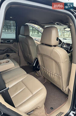 Внедорожник / Кроссовер Porsche Cayenne 2012 в 