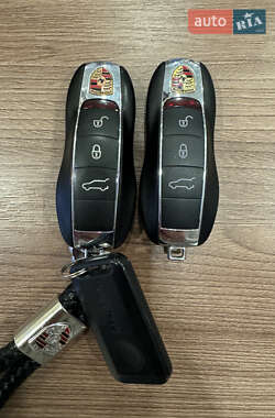 Внедорожник / Кроссовер Porsche Cayenne 2012 в 