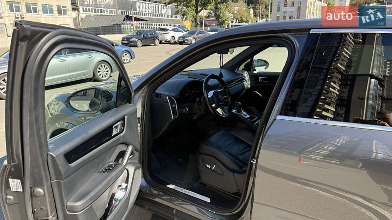 Внедорожник / Кроссовер Porsche Cayenne 2018 в Киеве фото 10 Внедорожник / Кроссовер Porsche Cayenne 2018 в Киеве