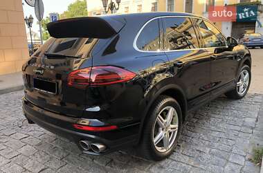 Внедорожник / Кроссовер Porsche Cayenne 2015 в 