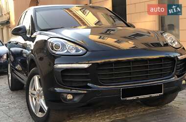 Внедорожник / Кроссовер Porsche Cayenne 2015 в 