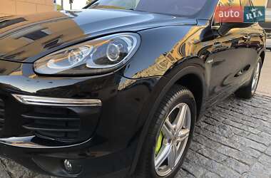 Внедорожник / Кроссовер Porsche Cayenne 2015 в 